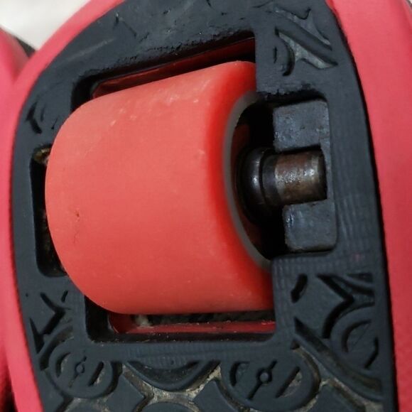 HEELYS SKATE SHOES, SIZE 6 - Picture 14 of 15